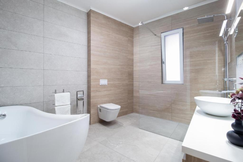 Charlotte Apartment - 2Bedrooms W Parking Near Nymphaea Oradea Cameră foto