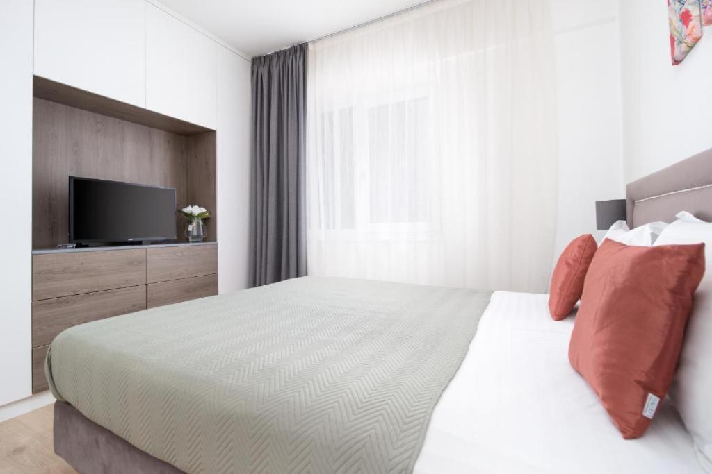 Charlotte Apartment - 2Bedrooms W Parking Near Nymphaea Oradea Cameră foto